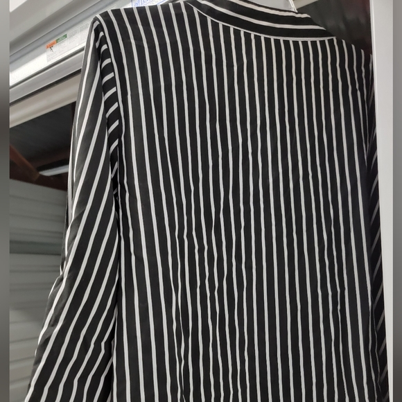 Pinstripe button down B&W - Picture 5 of 5
